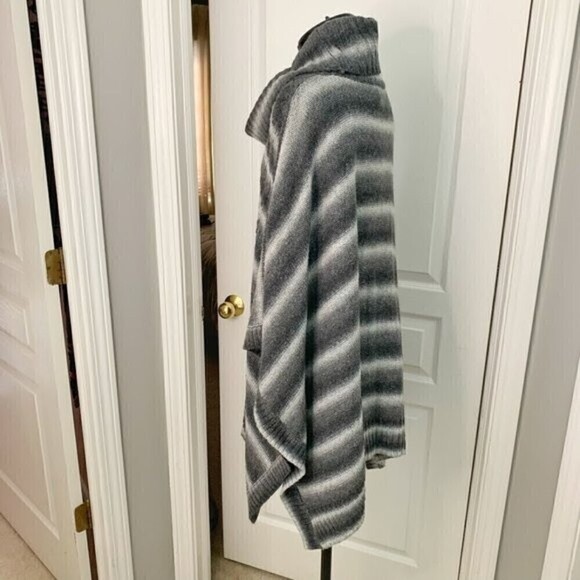 Neiman Marcus Cable Knit Stripe Turtle Neck Wrap Poncho Cape Winter Sweater - Picture 5 of 13